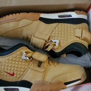 Nike Sneakers size 9 Victor Cruz